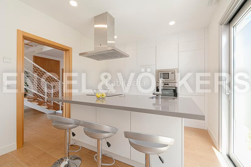 Foto 3a5f1c7c-052c-42ab-8d9e-ca6ae7cd25f3. Casa moderno chalet con espectaculares vistas en Vigo