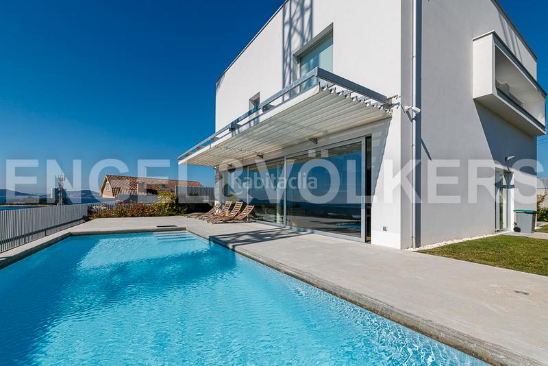 Foto 55b85d31-52d3-4081-bf03-019c64a35a76. Casa moderno chalet con espectaculares vistas en Vigo