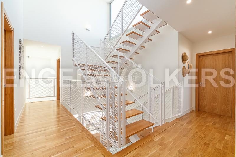 Foto c4fffdfb-d720-43fc-911d-41ab46e1ff26. Casa moderno chalet con espectaculares vistas en Vigo