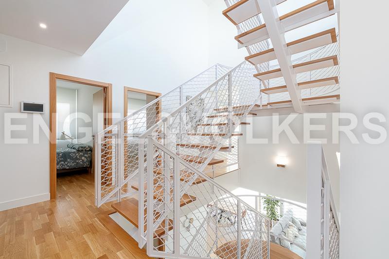 Foto db9bce49-c5ec-405f-ba45-a54259dfff43. Casa moderno chalet con espectaculares vistas en Vigo