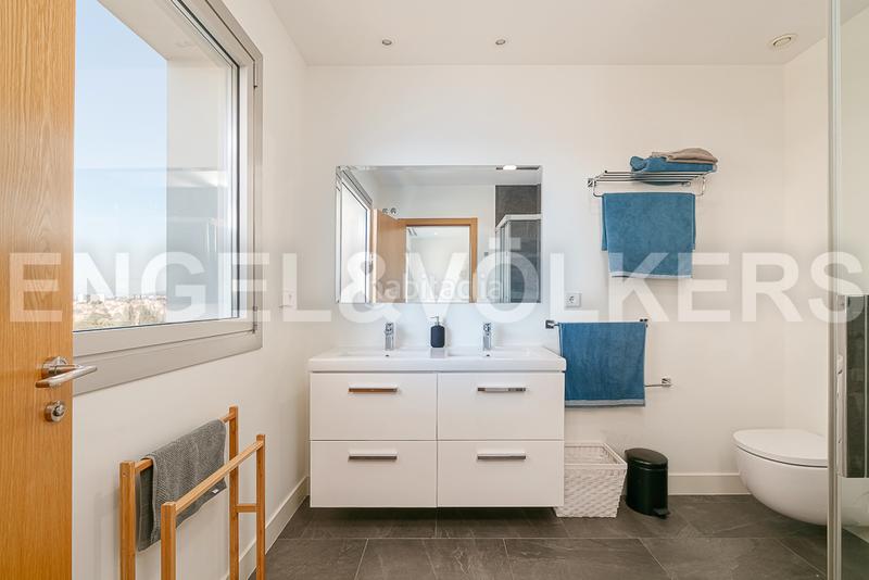 Foto e76b9370-2223-453f-beea-15e1bbba65f0. Casa moderno chalet con espectaculares vistas en Vigo