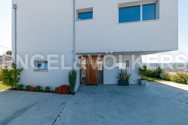 Foto f37eae19-cee7-49eb-8393-32ce791a51f3. Casa moderno chalet con espectaculares vistas en Vigo