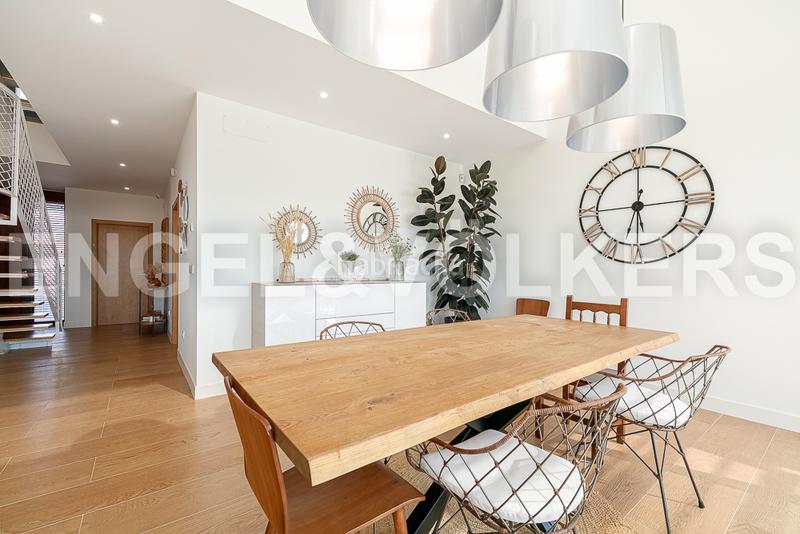 Foto f8197ffa-b307-46c9-9565-40f0f00505e0. Casa moderno chalet con espectaculares vistas en Vigo