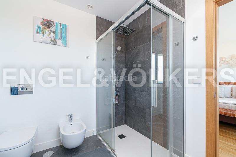 Foto f8ce2a6f-cc8a-4711-8188-eafc3be39b86. Casa moderno chalet con espectaculares vistas en Vigo