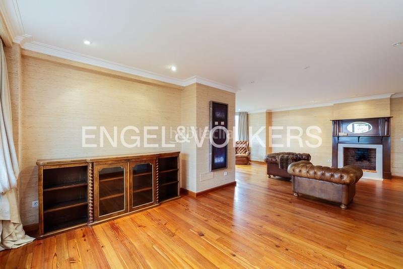 Foto 5e563f5a-cf22-4867-b588-f15e32ee00d1. Maison avec chauffage parking piscine dans Coia Vigo