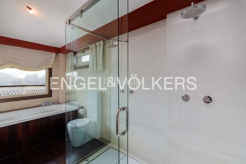 Foto 68eb85c1-be17-4dd9-9bbe-b24cc93e48d9. Maison avec chauffage parking piscine dans Coia Vigo