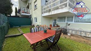 Maison jumelée à Cuchía. Chalet adosado con jardín y 5 dormitorios en cuchía, a un paso d