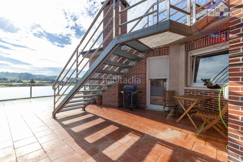 Foto b513b59e-3656-4786-9a8f-db971040dd39. Attique avec chauffage parking dans Cudón Miengo