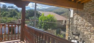 Casa in Cabuérniga. Casa de piedra y madera con dos terrazas en el corazon de renedo