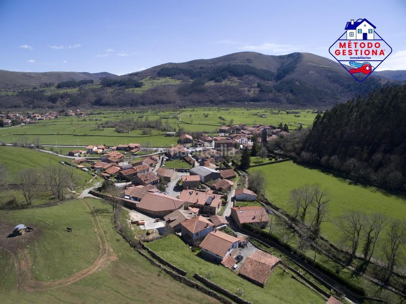 Foto a52b32c5-4d3e-48cd-8ce6-54478ac1eeaf. Casa amb aparcament a Cabuérniga