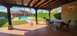 Xalet  Doctor fleming. A un paso de santander chalet con piscina, finca grande y 6 habi