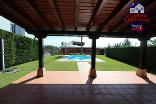 Chalet  Doctor fleming. Chalet independiente en camargo  exclusiva propiedad con piscina