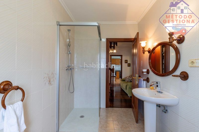 Foto bcba6778-4615-4138-9feb-850d293d9768. Casa amb aparcament a Cudón Miengo