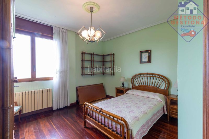 Foto ebea900f-dca3-4eda-ab62-46302895fb4f. Casa amb aparcament a Cudón Miengo
