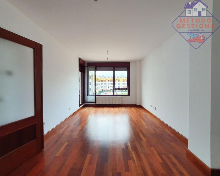 Foto a8bb8ba5-9c90-4b8f-8edf-7f7aae5f2a2f. Pis amb aparcament piscina a Entrambasaguas