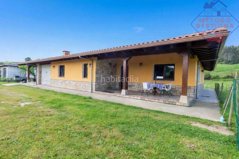 Foto c8230928-3c6c-4e98-9476-cc285dfbdb3e. Xalet amb aparcament a Suances