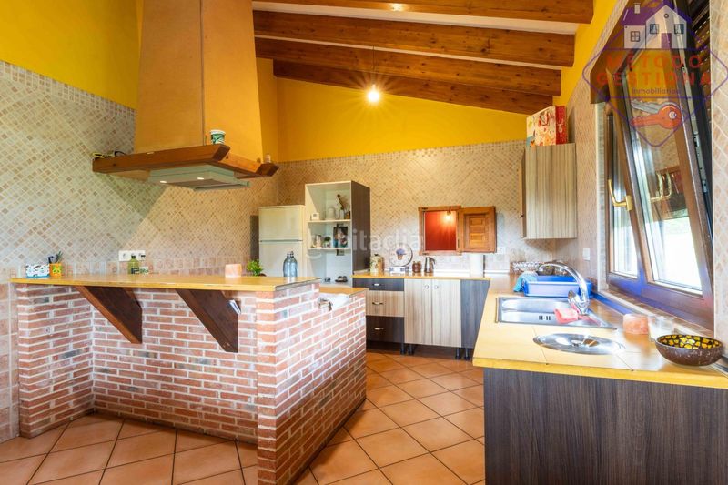 Foto d3f8980b-3314-4c03-b24a-5d97a7f901d8. Xalet amb aparcament a Suances