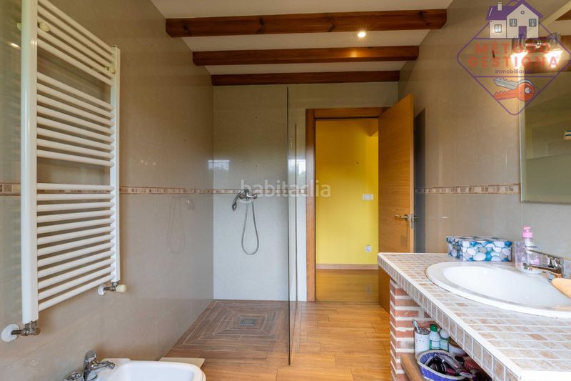 Foto f8548ed2-fa13-4c8d-b742-6fda14f819e0. Xalet amb aparcament a Suances