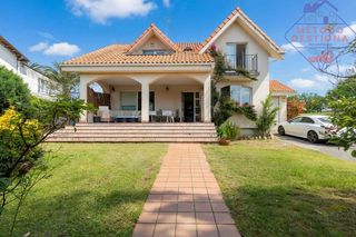Maison à Alisal - San Román. Espacio para todo casa independiente en corbán con 5 habitacione