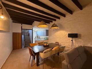 Casa  Santa barbara. Casa de pueblo reformada y amueblada a estrenar en santa magdale