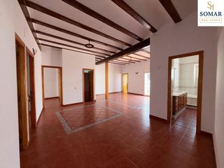 Mas à Camino acequia 18. Casa de pueblo con nave anexa y terreno rústico
