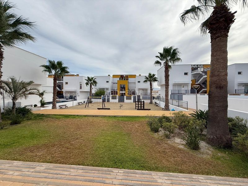 Foto 767f9445-09f9-483c-9201-147791970968. Àtic amb aparcament piscina a Las Salinas Vera