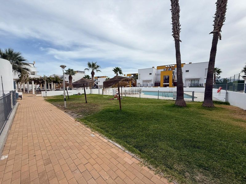 Foto a1cbb8eb-cc79-4b2d-9def-55003d30af24. Àtic amb aparcament piscina a Las Salinas Vera