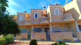 Reihenhaus  Calle del goben. Espaciosa casa adosada de 3 dormitorios con garaje privado, solá