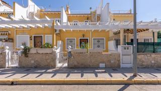 Maison jumelée  Calle la zenia. Esta encantadora casa adosada de tres dormitorios completamente