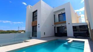 Haus  Calle ruben dario. Fantástica villa independiente de 5 dormitorios y 4 baños con pi