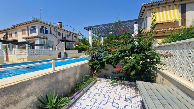 Foto d0a90c0f-1ff0-42ad-8bbd-c9f787e7949b. Chalet with heating pool in Los Balcones-Los Altos Torrevieja