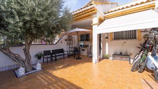 Maison jumelée  Calle antonio soriano bri. Casa adosada de 3 dormitorios y 2 baños en daya nueva, con pisci