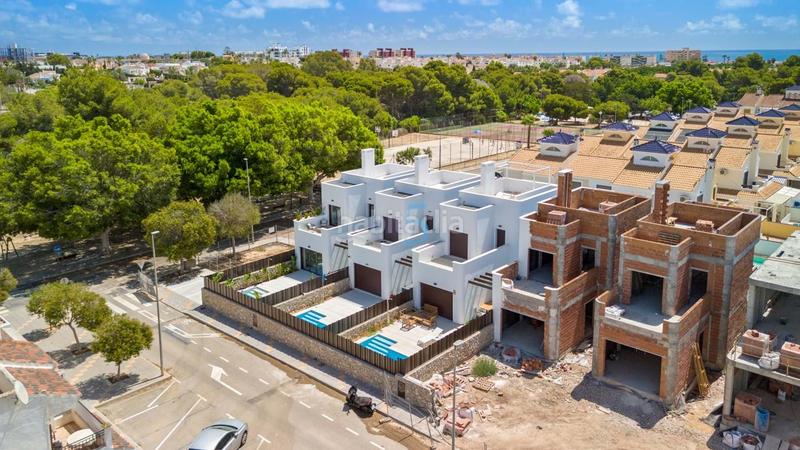 Foto 0166f02e-0b32-4545-8cb0-5b25b7f32302. Casa a Mil Palmeras Pilar de la Horadada