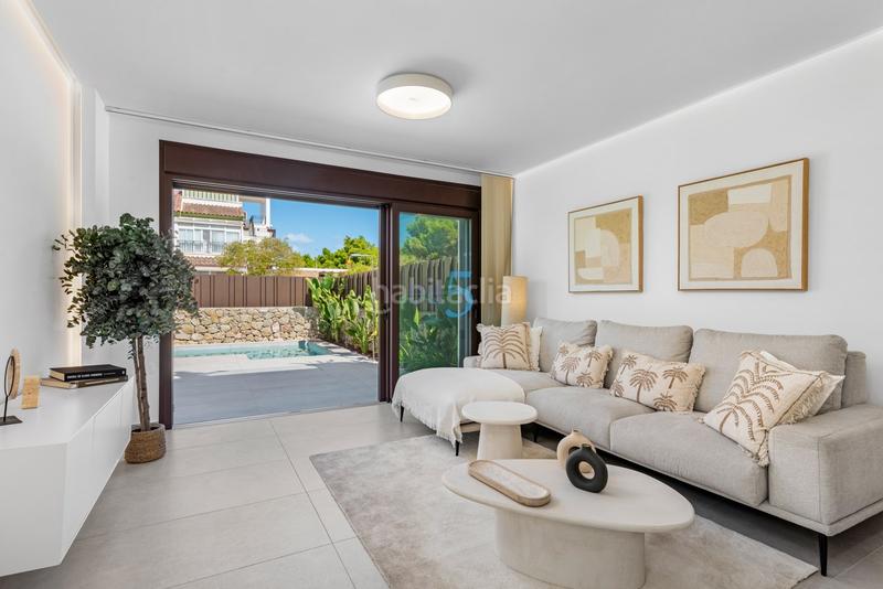 Foto 82bffadb-a41c-4ae0-a4ba-246d67f8c6ec. Casa a Mil Palmeras Pilar de la Horadada