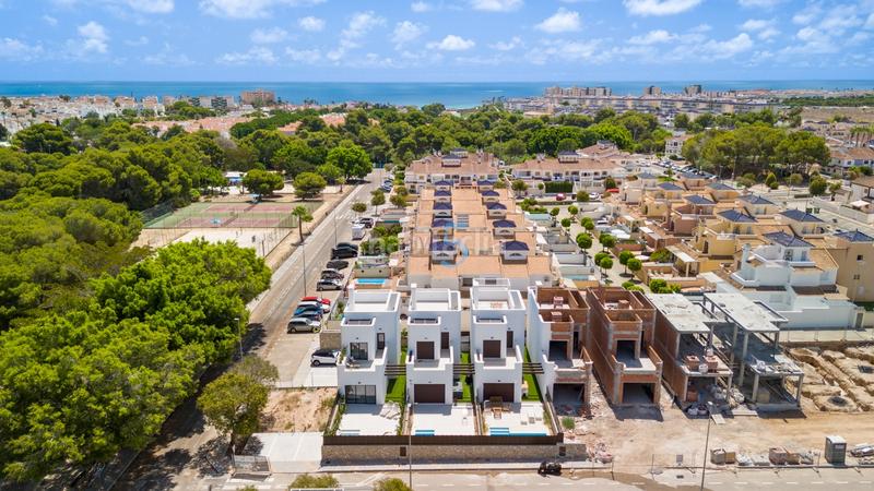 Foto ba5f94cf-5c66-4aad-b8fe-6428e966a7a6. Maison dans Mil Palmeras Pilar de la Horadada