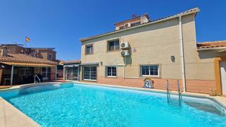 Maison  Avenida  botticelli. Impresionante y espacioso chalet independiente de 5 dormitorios