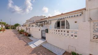 Haus  Calle  rodrigo. Bungalow bien presentado de 2 baños y 1 baño en la codiciada la