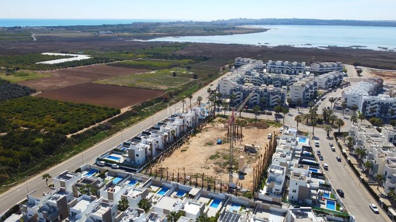 Foto 409e9f28-afb6-45a2-9b41-d7cf15fddb67. Pis amb piscina a El Raso Guardamar del Segura