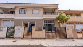 Casa adossada  Calle benissa. 5 real estate está encantada de comercializar esta casa adosada