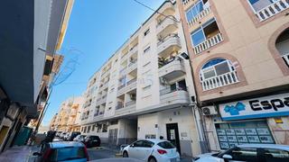 Pis  Calle santa trinidad. Ubicado en el cuarto piso de un edificio bien mantenido en el co