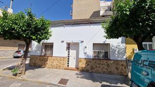 Casa  Calle san frncisco. Amplio bungalow de 3 dormitorios y 2 baños totalmente renovado c