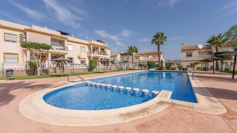 Foto b114b644-2901-4c45-aba7-c0b7d43b15d6. Casa con piscina in Villamartín-Las Filipinas Orihuela