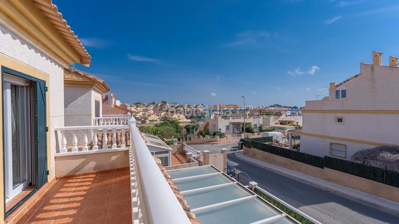 Foto ba472231-fd6e-4839-8ad1-0e1c136aa318. Casa con piscina in Villamartín-Las Filipinas Orihuela