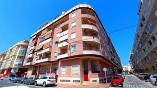 Pis  Calle vitoria. Amplio apartamento de 3 dormitorios y 2 baños con múltiples pati
