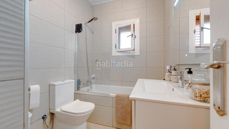 Foto 3d7c82ac-a951-47ac-8ccd-50f303ca91d4. Casa adossada amb piscina a Playa Flamenca Orihuela