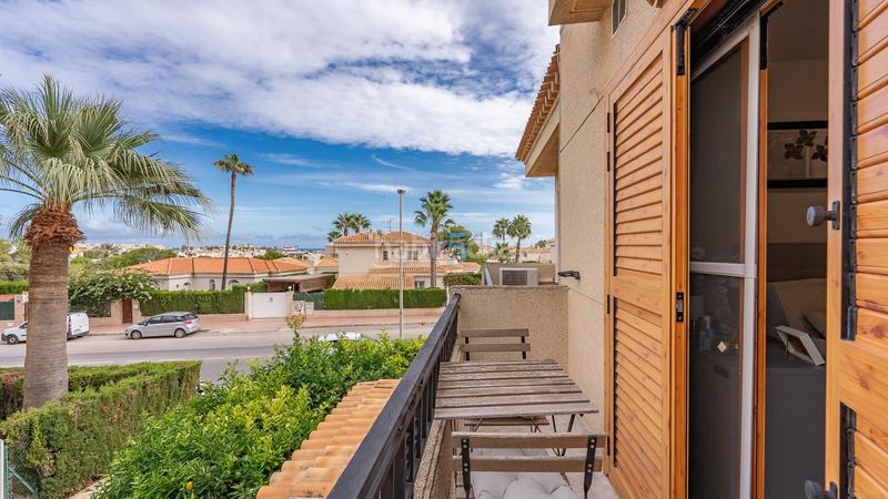 Foto 98014f34-7577-43c8-888d-c6f6107f3749. Casa adossada amb piscina a Playa Flamenca Orihuela