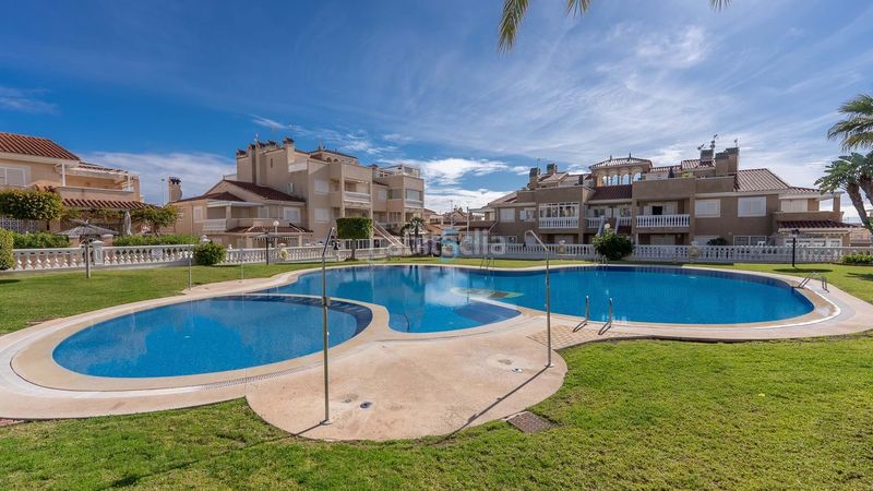 Foto f53e8700-9f41-4795-b7a5-aee02625786f. Pis amb piscina a Zeniamar - Horizonte - La Campana Orihuela