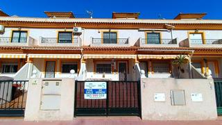 Casa adossada  Calle jose garcia hurtado. Casa adosada de 3 dormitorios orientada al sur con solario priva
