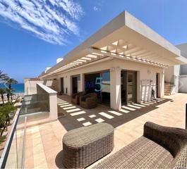 Pis  Calle albacete. Fabuloso ático de playa de 2 dormitorios y 2 baños en venta en t