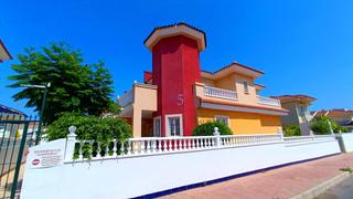 Maison  Avenida huelva. Espaciosa casa adosada de 3 dormitorios y 2 baños en la parcela